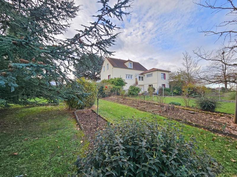 Maison - 187 m² - 9 pièces