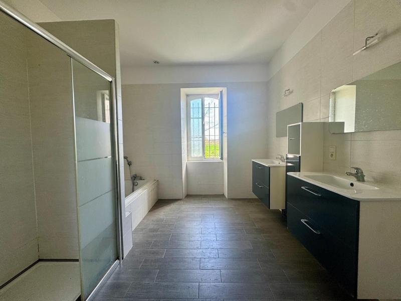 Maison - 273 m² - 6 pièces