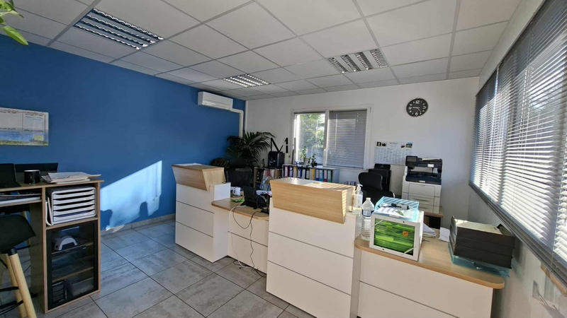 Entrepôt - 1 850 m²