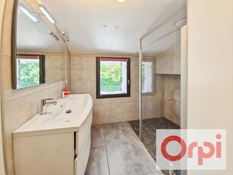 Maison - 237 m² - 7 pièces