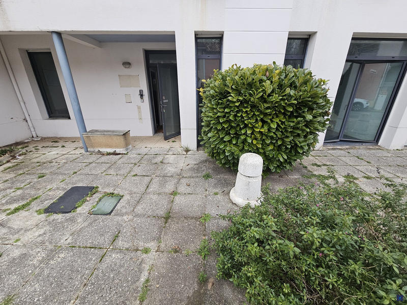 Local commercial - 138 m² - 10 pièces