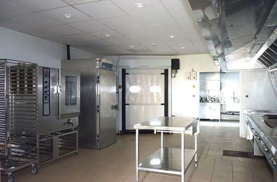 Local commercial - 250 m² - 12 pièces