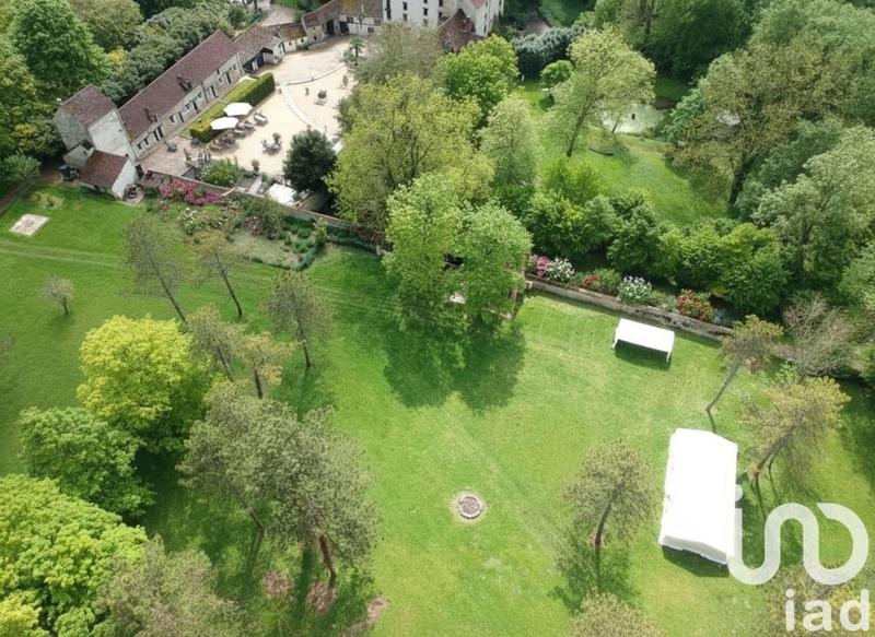 Maison - 1 610 m² - 18 pièces