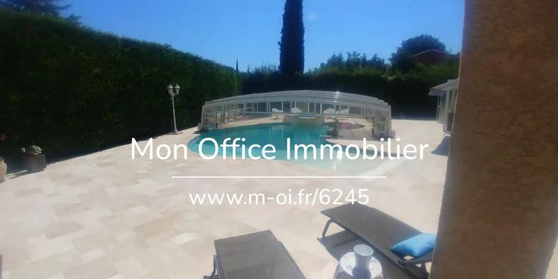 Maison - 233 m² - 7 pièces