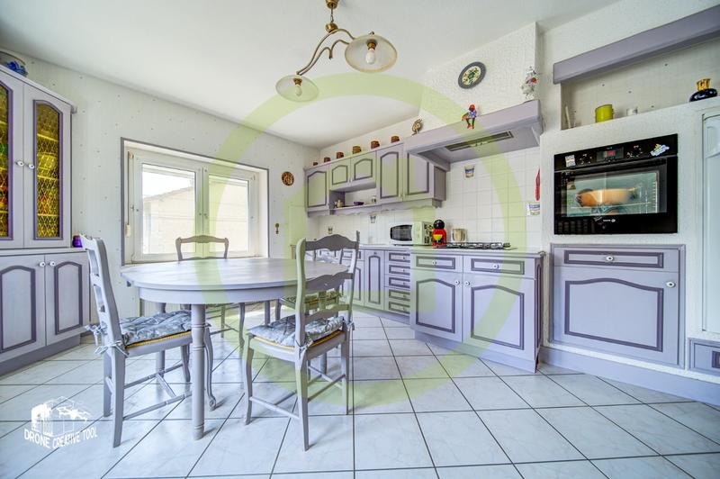 Maison - 225 m² - 8 pièces