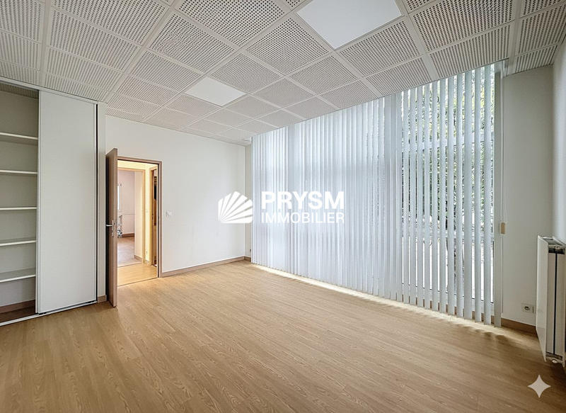 Bureau - 119 m² - 6 pièces