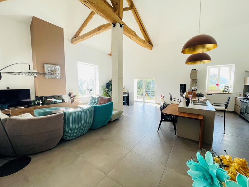 Maison - 436 m² - 11 pièces