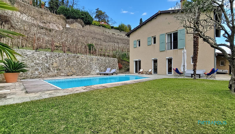 Maison - 226 m² - 8 pièces