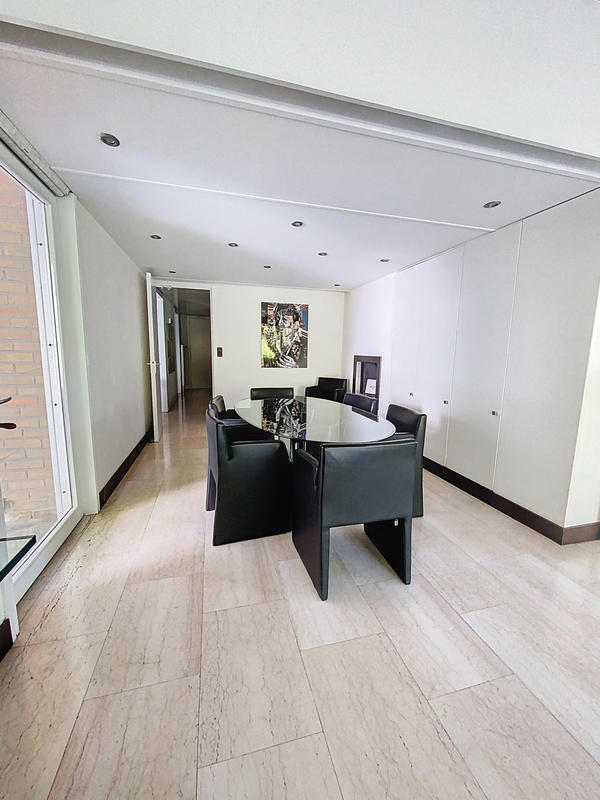 Maison - 345 m² - 15 pièces