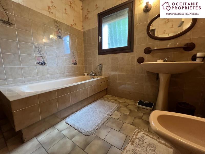 Maison - 221 m² - 8 pièces