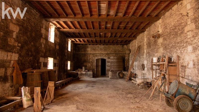 Propriété - 300 m² - 8 pièces