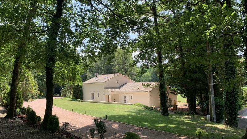 Maison - 245 m² - 6 pièces