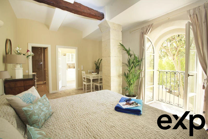 Maison - 615 m² - 16 pièces