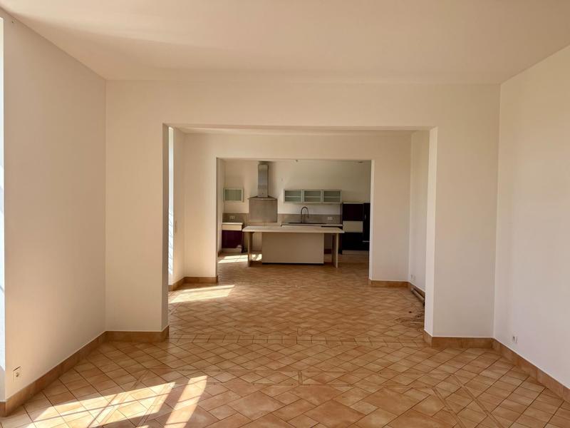 Maison - 273 m² - 6 pièces