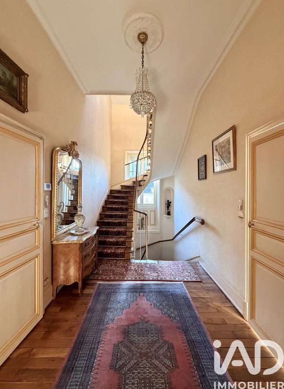 Maison - 246 m² - 6 pièces