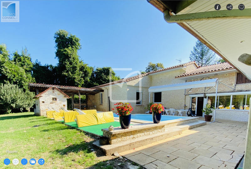 Maison - 208 m² - 6 pièces