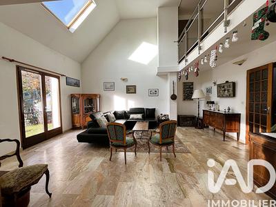 Maison - 261 m² - 9 pièces