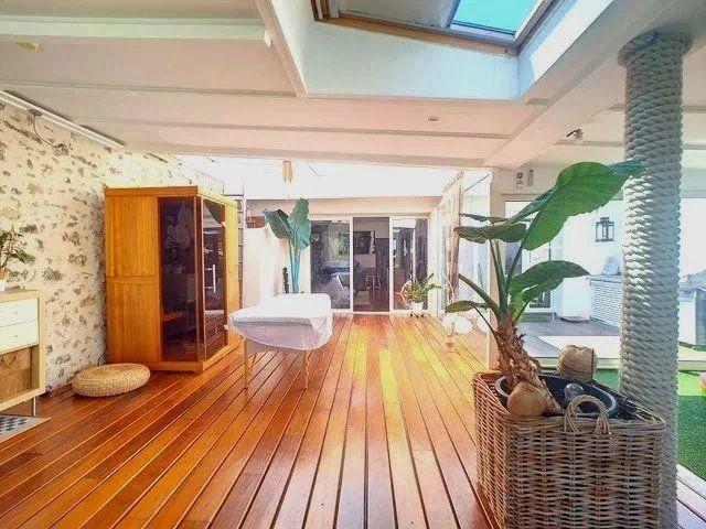 Maison - 208 m² - 5 pièces