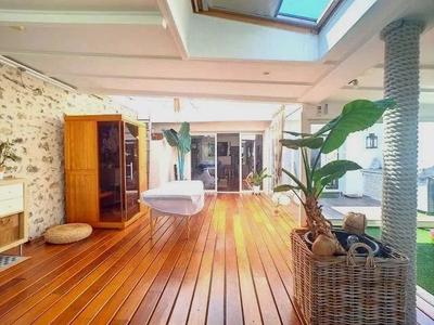 Maison - 208 m² - 5 pièces