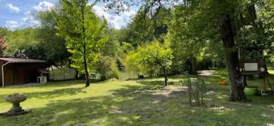 Maison - 250 m² - 8 pièces