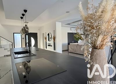 Maison - 185 m² - 6 pièces