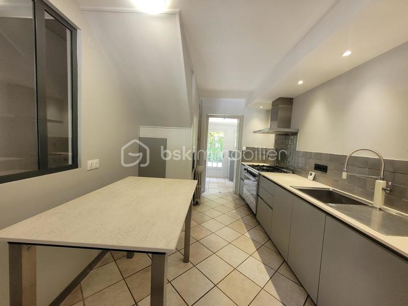 Demeure - 202 m² - 8 pièces