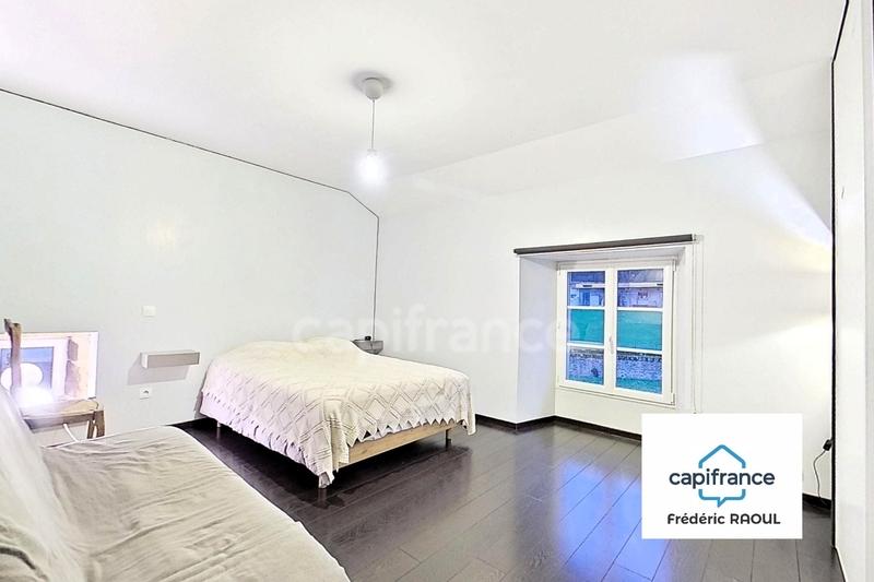 Maison - 227 m² - 6 pièces