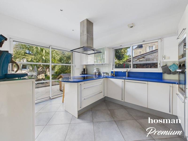 Maison - 220 m² - 6 pièces