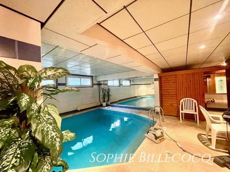 Maison - 248 m² - 8 pièces