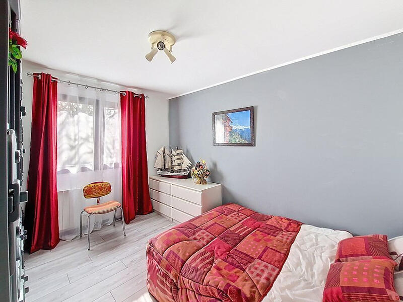 Maison - 144 m² - 8 pièces