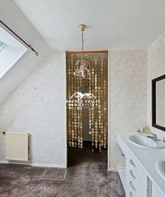 Maison - 255 m² - 7 pièces