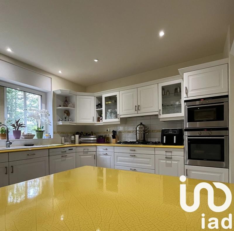 Maison - 260 m² - 10 pièces