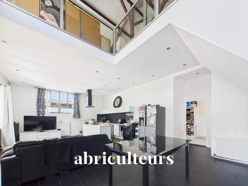 Loft - 117 m² - 6 pièces