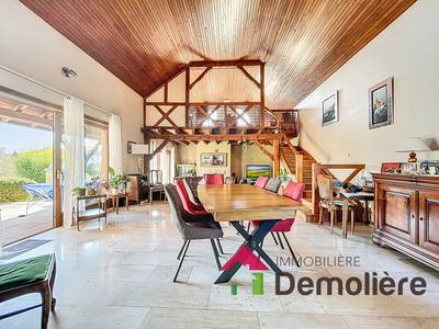 Maison - 196 m² - 8 pièces