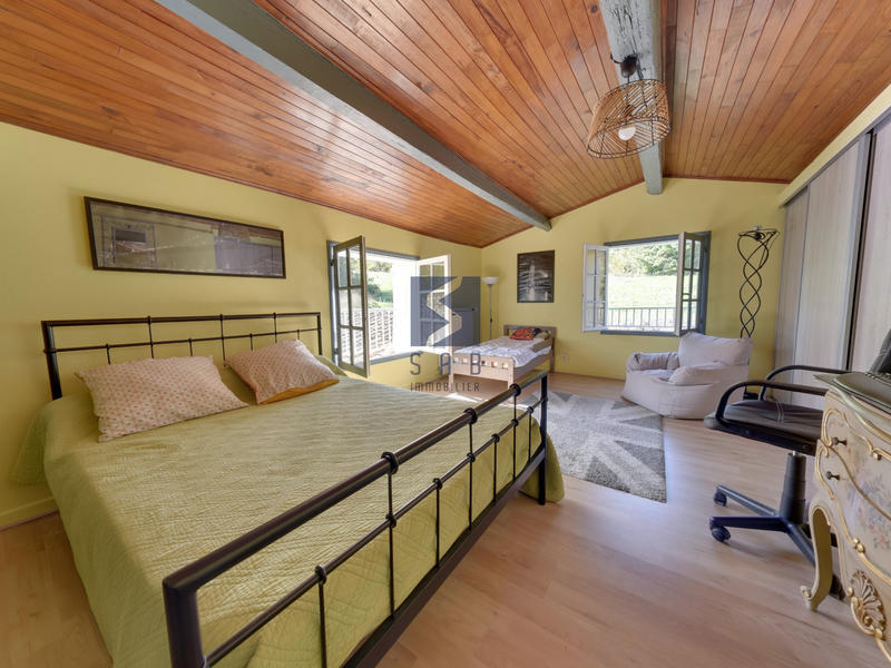 Propriété - 145 m² - 6 pièces