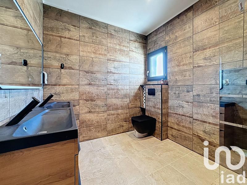 Maison - 222 m² - 8 pièces