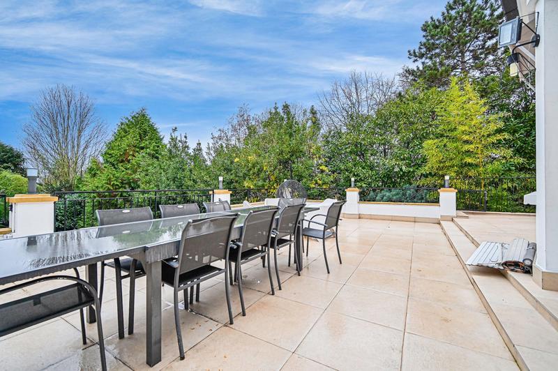 Maison - 418 m² - 9 pièces