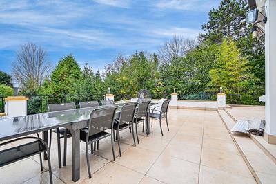 Maison - 418 m² - 9 pièces