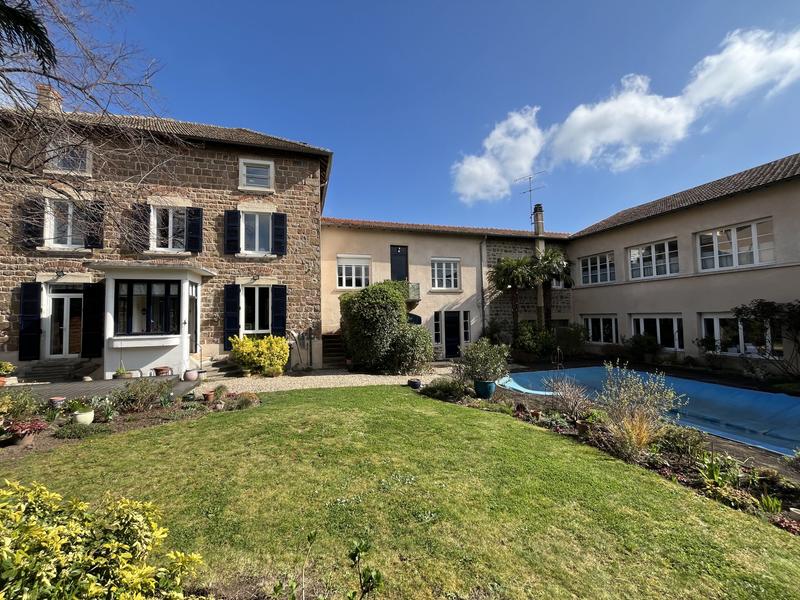 Maison - 301 m² - 11 pièces