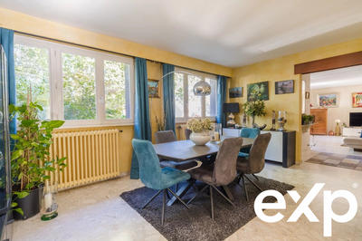 Maison - 230 m² - 10 pièces