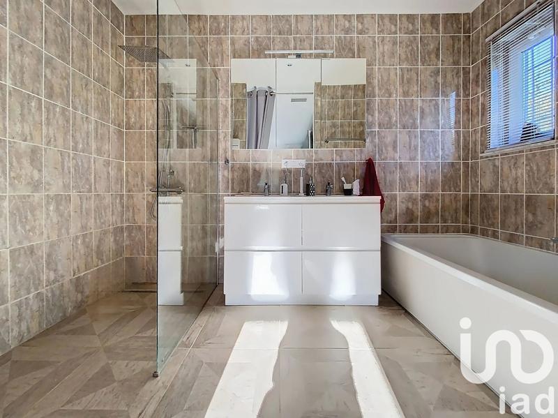 Maison - 208 m² - 9 pièces