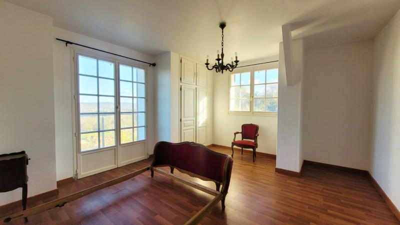 Maison - 220 m² - 7 pièces