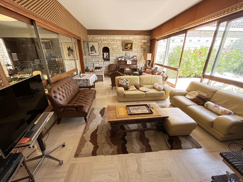 Maison - 323 m² - 17 pièces