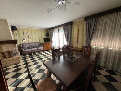 Maison - 121 m² - 6 pièces