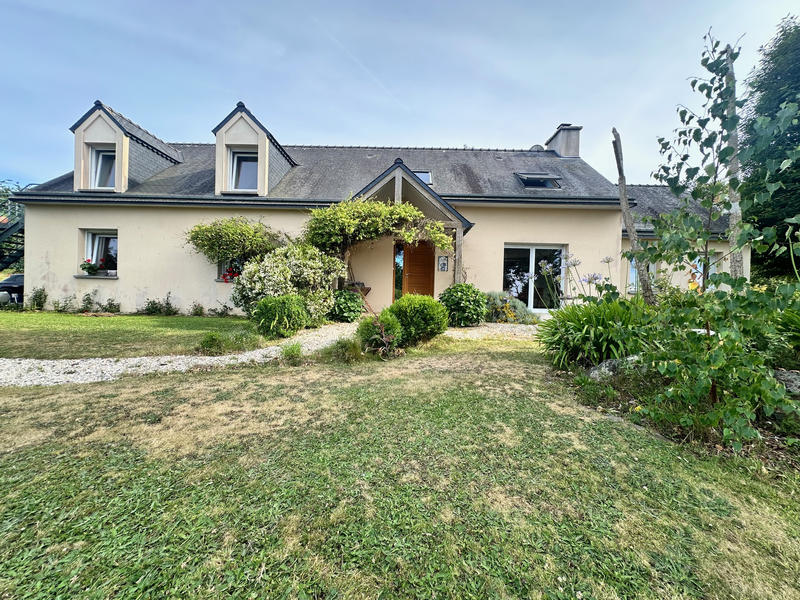 Maison - 205 m² - 6 pièces