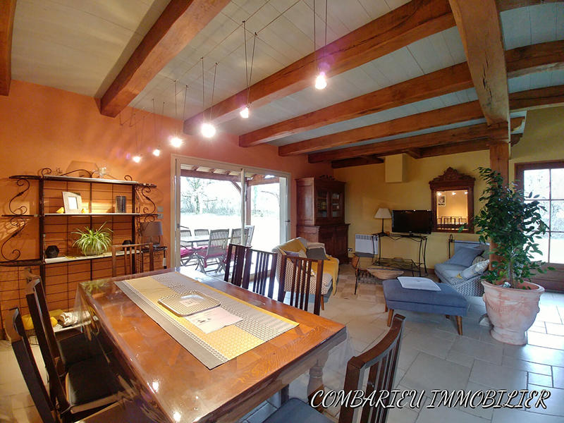 Maison - 180 m² - 7 pièces