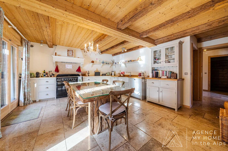 Maison - 319 m² - 6 pièces