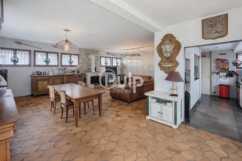 Pavillon - 220 m² - 8 pièces