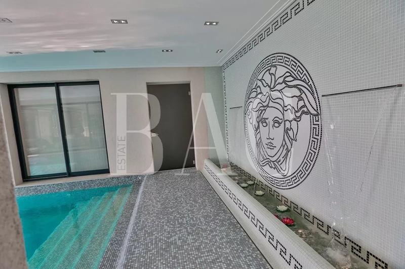 Villa - 1 000 m² - 22 pièces