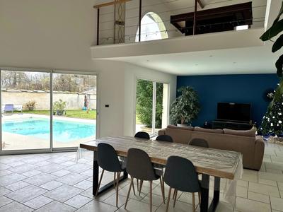 Maison - 185 m² - 6 pièces